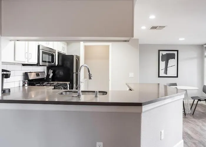Landing Modern With Amazing Amenities *